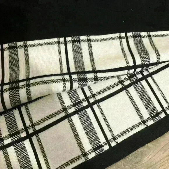 Croft and Barrow Black and White Long Sleeve Knit Top with Side Slit Size M - Picture 4 of 7